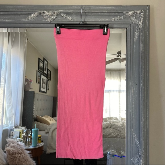 Cotton Citizen Melbourne Midi Skirt In Hot Pink S - Picture 6 of 8